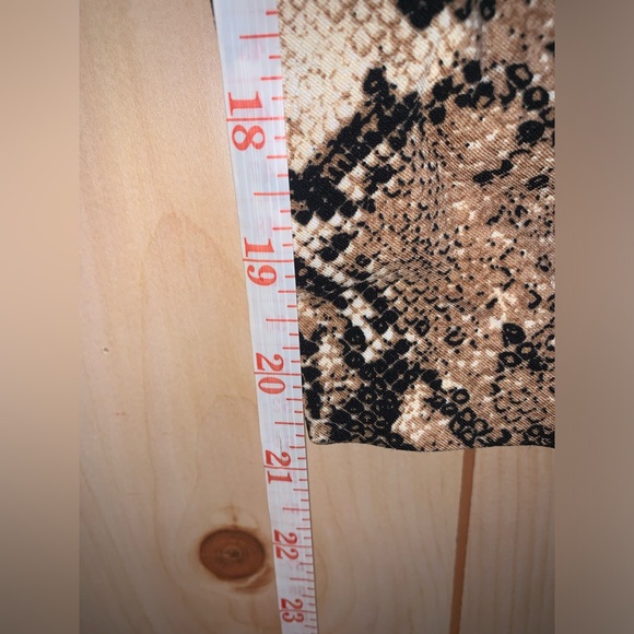 Snake skin pencil skirt- small - Picture 3 of 6